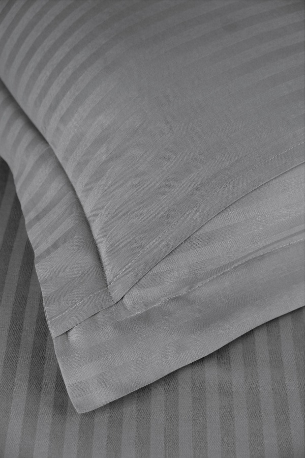 Постельное белье "Карвен" Stripe Satin семейное N 164-SS 001 серый