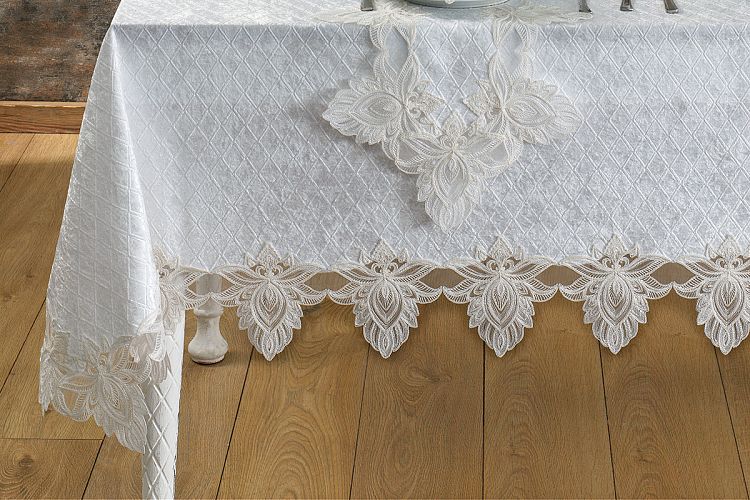 Скатерть Карвен "PETRANA" 160*260 с салфетками велюр с кружевом 25 предметов M 798 cappuccino/капучино