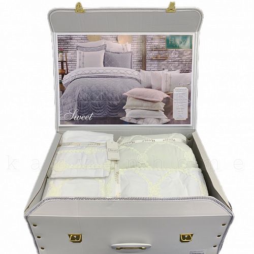 Комплект HALAZA "SWEET" (Покрывало+ наволочки) 240*250/50*70+5см(2)  евро Y 899 кремовый (Акция)