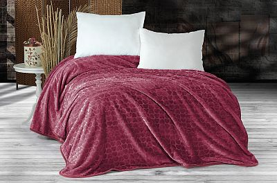 Плед EVLEN Super Soft "СЕРДЦЕ" 180*240 в коробке п/э Р 945 бордовый (Акция)