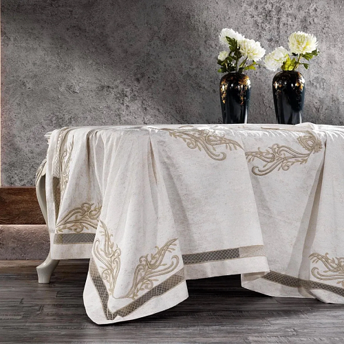 Скатерть Cундук Tiara Cappucino 180*280 с салфетками (12 шт) 30*30 26 пр