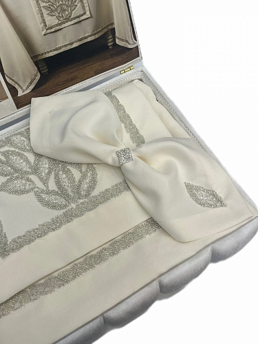 Скатерть Cундук Karen Krem 180*280 с салфетками (12 шт) 30*30 26 пр